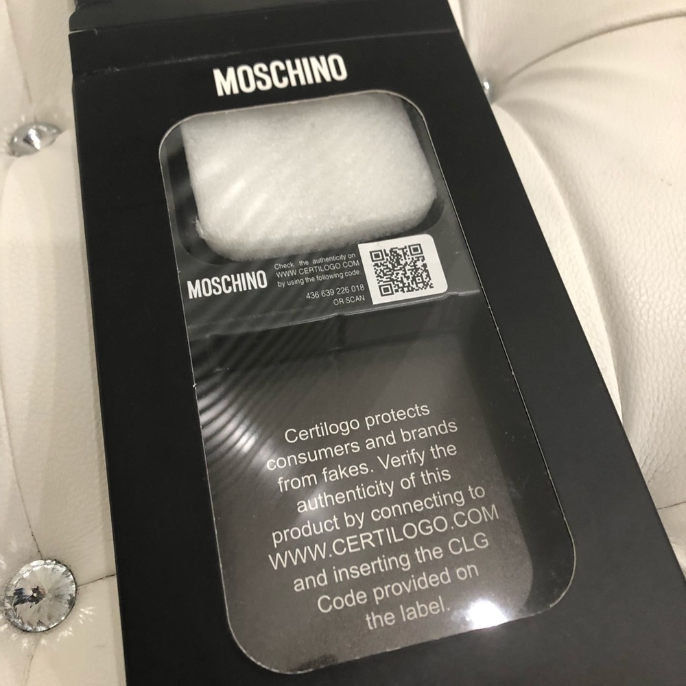 💞SOLD💞Auth Moschino Eyes Logo Print iPhone 7/8 - Picture 4 of 8
